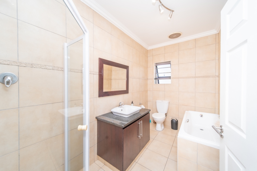 5 Bedroom Property for Sale in Beacon Bay Eastern Cape